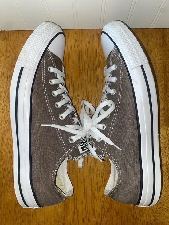 Converse Chuck Taylor Low Top Sneakers - Men’s Size 12 - Picture 4 of 7